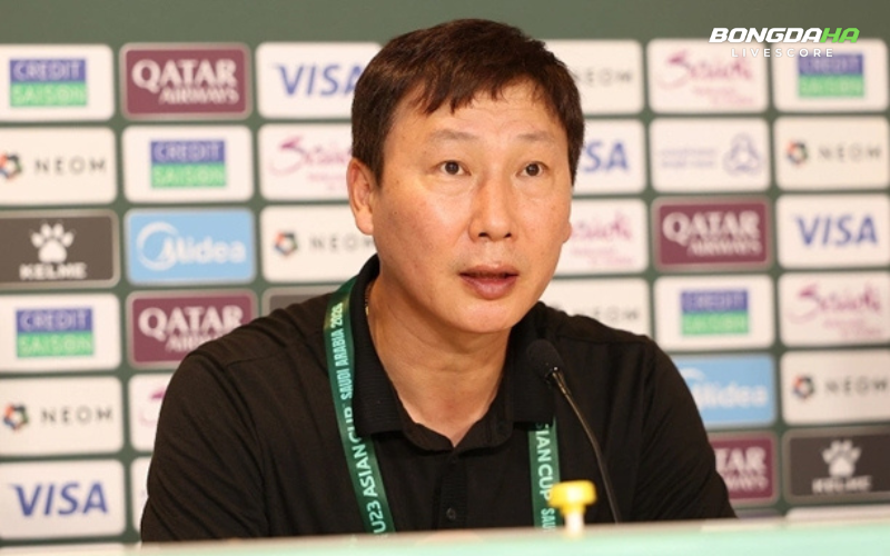 HLV Kim Sang-sik dũng cảm nhận lỗi sau trận thua