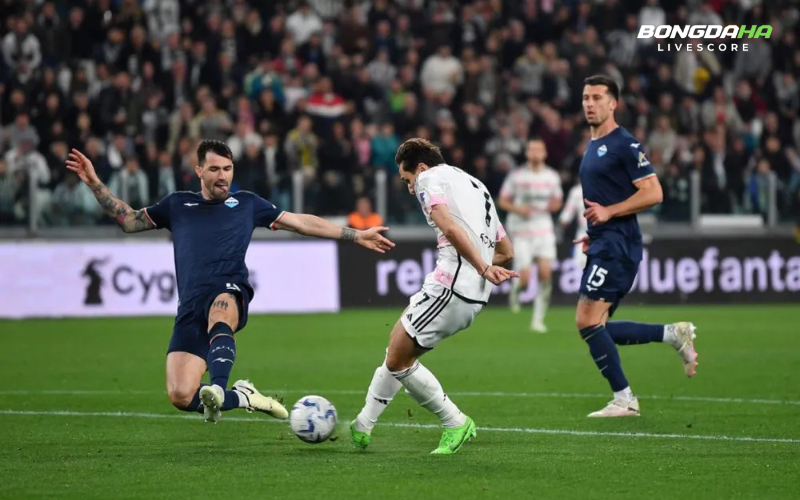 Juventus đương nhiên được đánh giá cao hơn đối thủ
