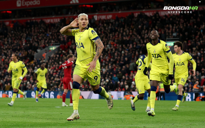 Liverpool bị Tottenham cầm chân ở những phút cuối trận