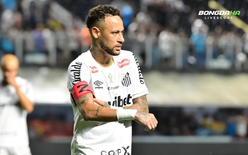 Từ vị thế ngôi sao, Neymar đang trượt dài