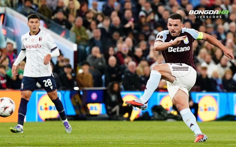 Aston Villa phải làm khách nhưng vẫn được đánh giá cao hơn