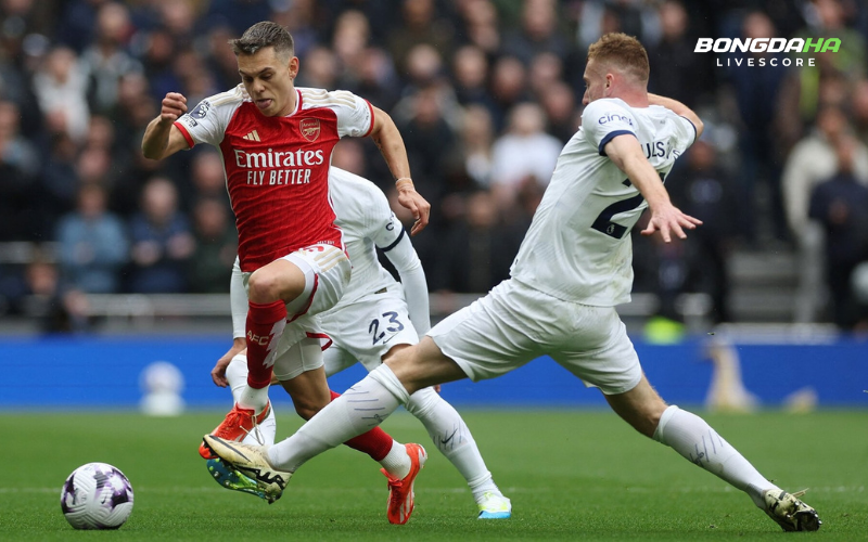 Arsenal chắc chắn không muốn bị đánh mất lợi thế ở Ngoại hạng Anh