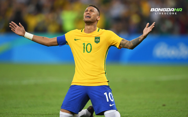 Neymar chỉ có 2 tháng để lấy lại lòng tin của HLV trưởng