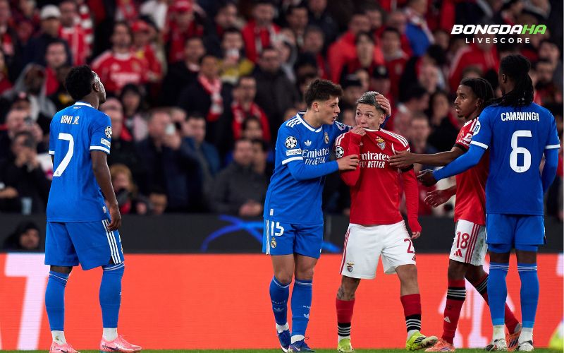 Vụ va chạm giữa ngôi sao Vinicius Junior (Real Madrid) và Gianluca Prestianni (Benfica) vào tháng 2/2026