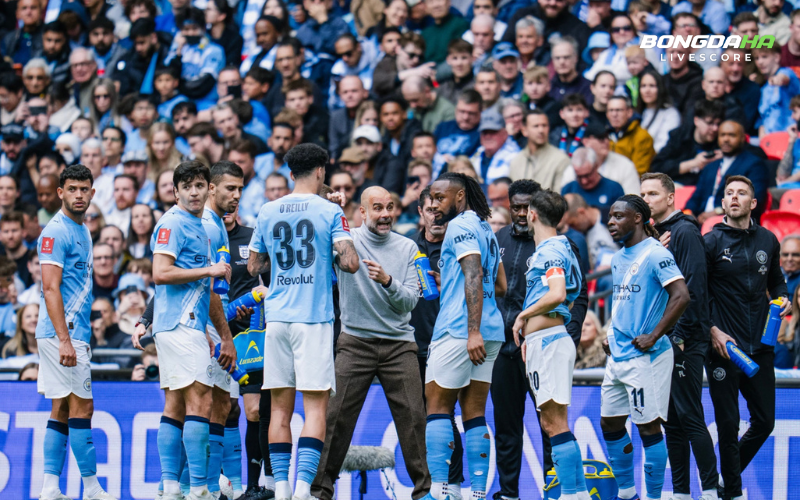 Man City cần thắng 2 trận còn lại và chờ Arsenal sai lầm