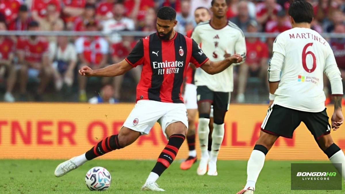 Man Utd thua ngược AC Milan 2-4: Hàng thủ báo động đỏ trước mùa giải mới