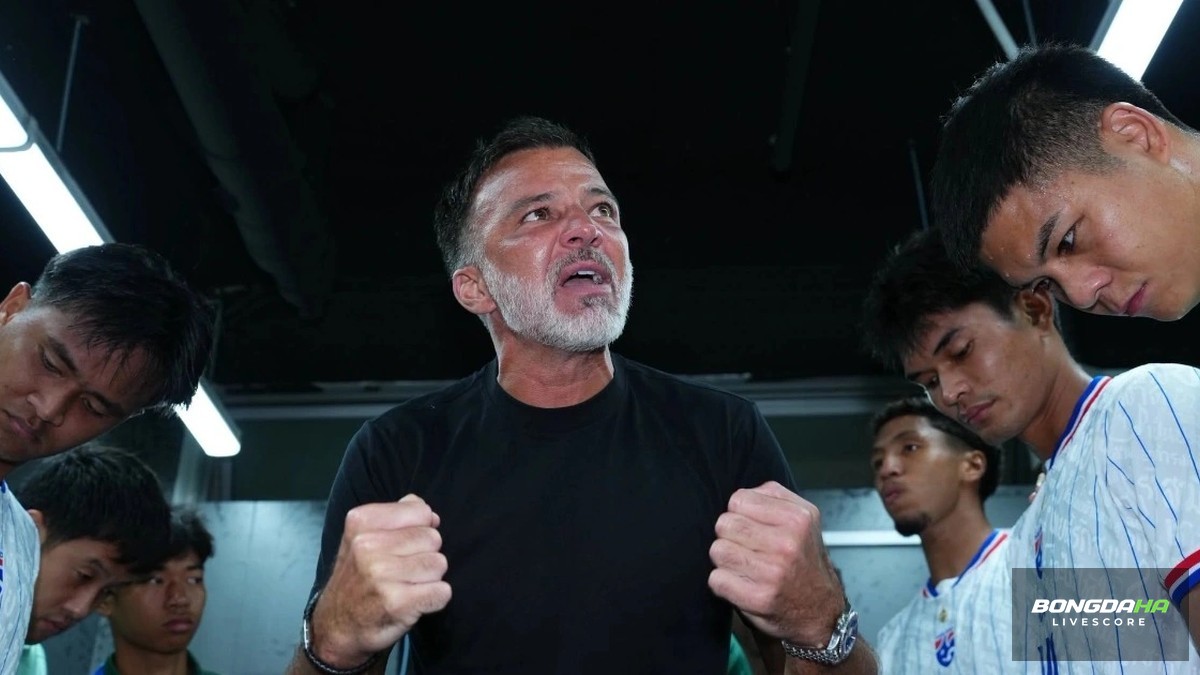HLV Anthony Hudson tiếc nuối dù Thái Lan thắng cách biệt Singapore
