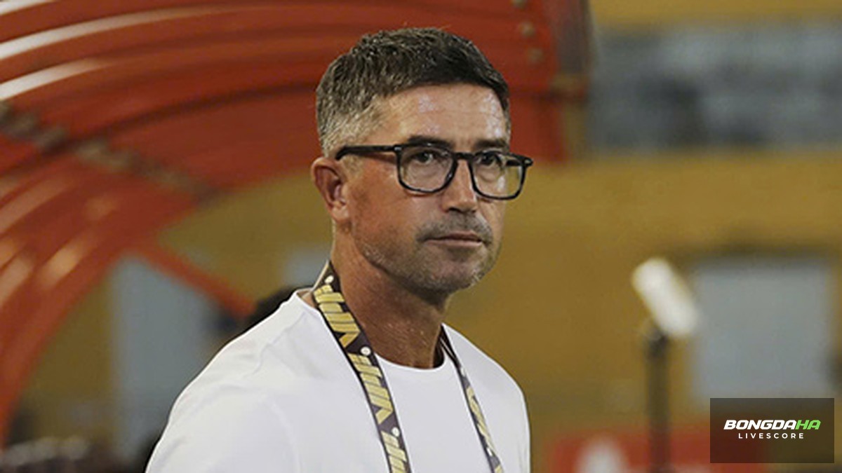 HLV Harry Kewell bất lực nhìn CLB Hà Nội vỡ vụn trước SLNA: Ghế nóng lung lay dữ dội