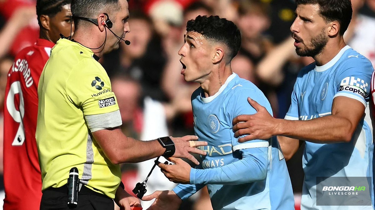 Tranh cãi derby Manchester: Phil Foden nhận thẻ đỏ, Bruno Fernandes bị chỉ trích dữ dội